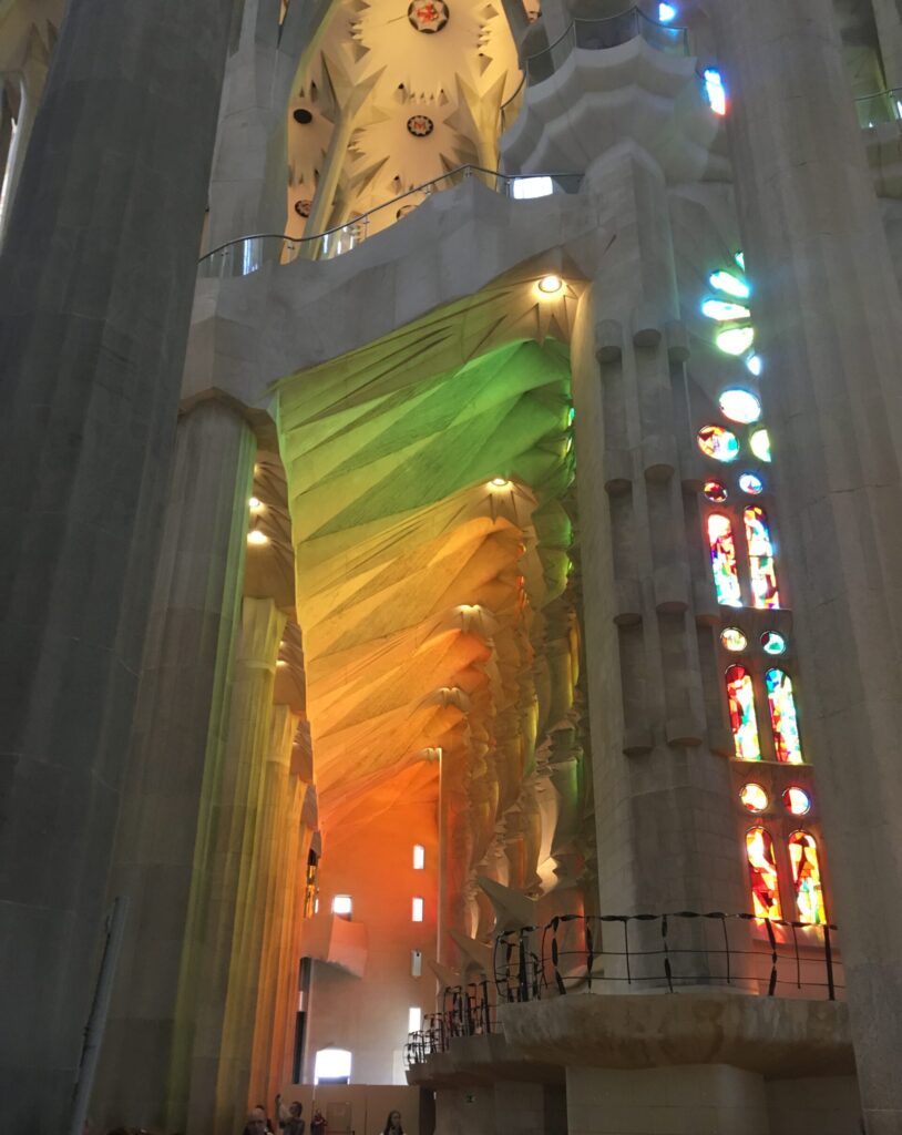 Sagrada Familia interior em Barcelona em 24 horas